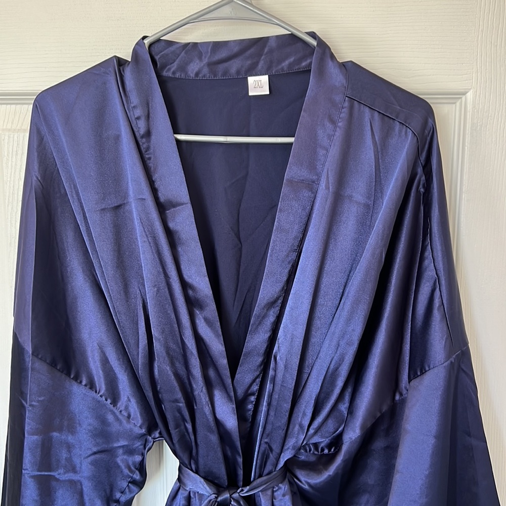 Silky Robe Size 2XL - Picture 2 of 6